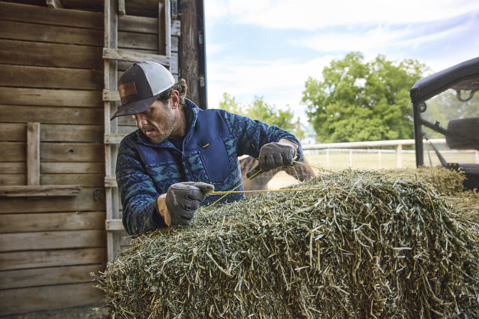 Wrangler Revolutionizes Fall Layering With Hay Away Technology / Source: Wrangler (EZ Newswire)