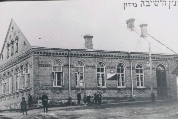 Rabbi Dovid Hofstedter Marks Restoration of Historic Radin Yeshiva, Bringing Torah Learning Back to the Home of the Chofetz Chaim