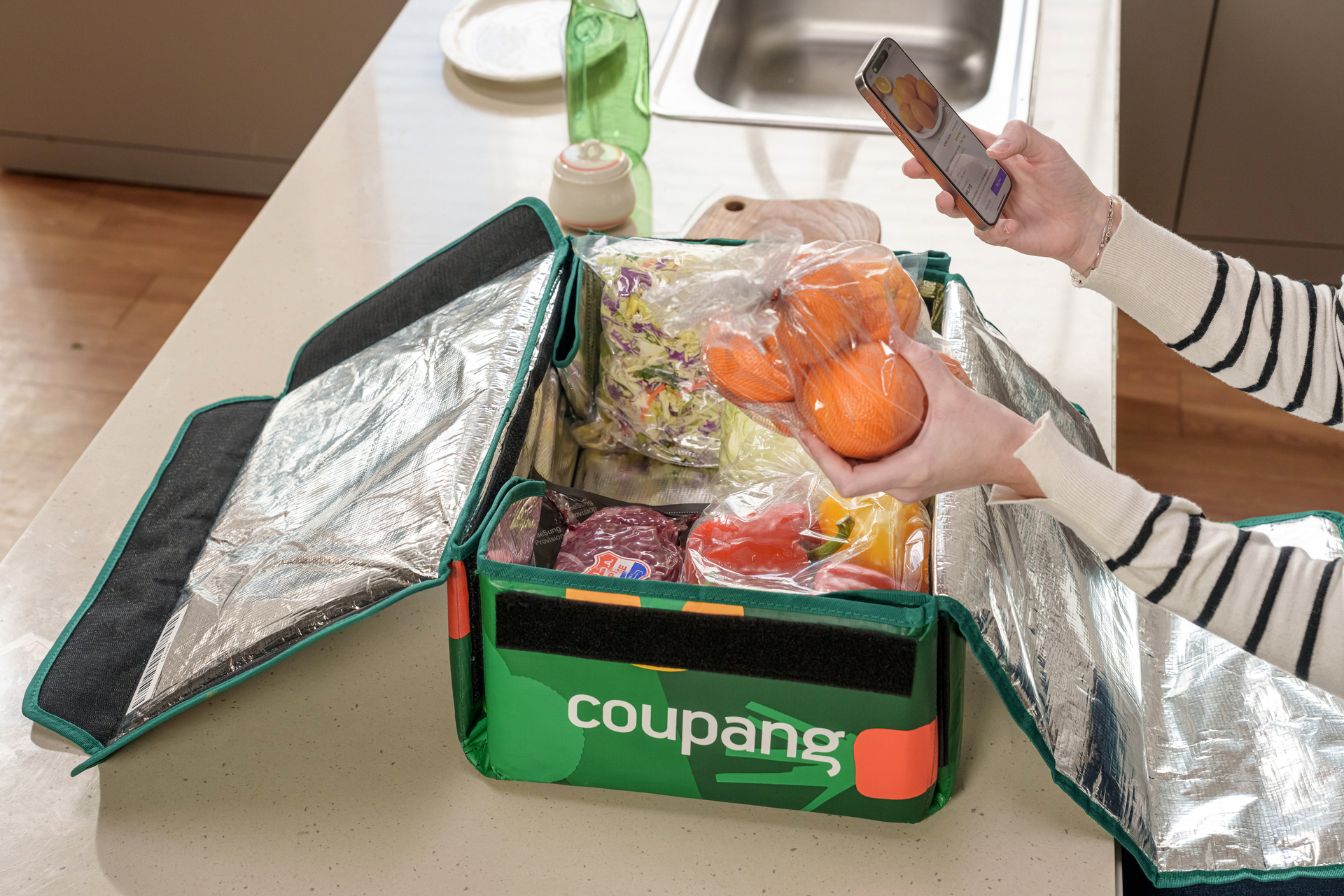 In Coupang’s retail business, machine learning enables systems to continuously analyze real-time purchase trends and intelligently manage the distribution and inventory of millions of products across the company’s network of fulfillment centers. / Source: Coupang (EZ Newswire)