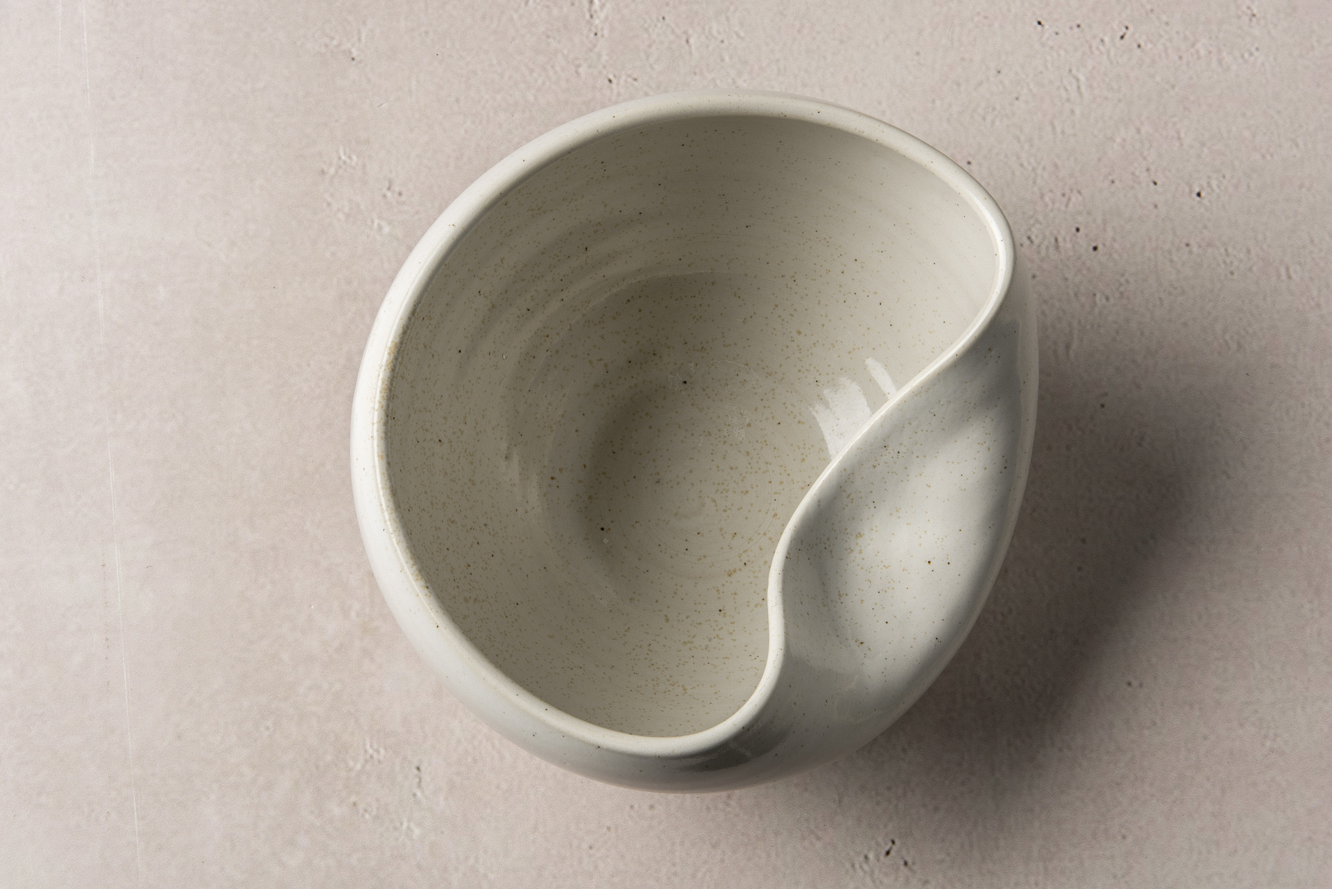 Handcrafted ceramic Cuenko Bowl by Rioja Holistic Home. / Source: Rioja Holistic Home (EZ Newswire)