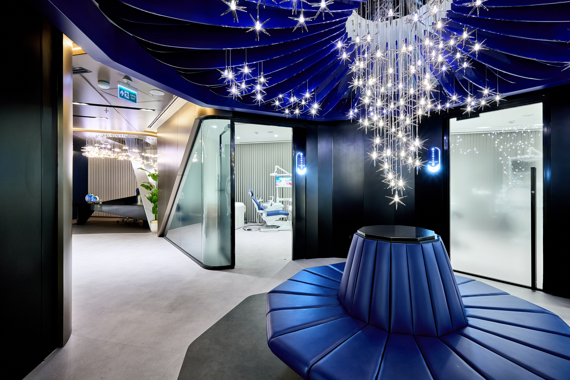 A contemporary patient waiting area at Omer Istanbul Dental Clinic’s new facility, featuring distinctive architectural design and comfortable seating / Source: Omer Istanbul Dental Clinic (EZ Newswire)